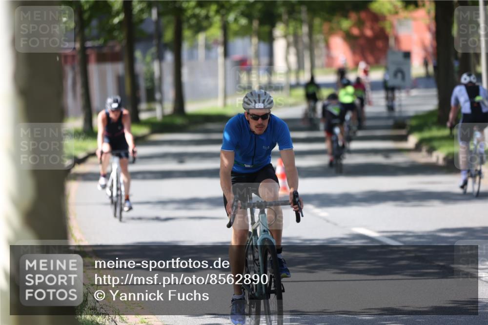 10.08.2025 - GEWOBA Citytriathlon Bremen Yannick Fuchs http://msf.ph/oto/8562890 10.08.2025 14:33:39 Radfahren 2, 25, 48, 65, 138, 440, 514, 519, 522 meine-sportfotos.de