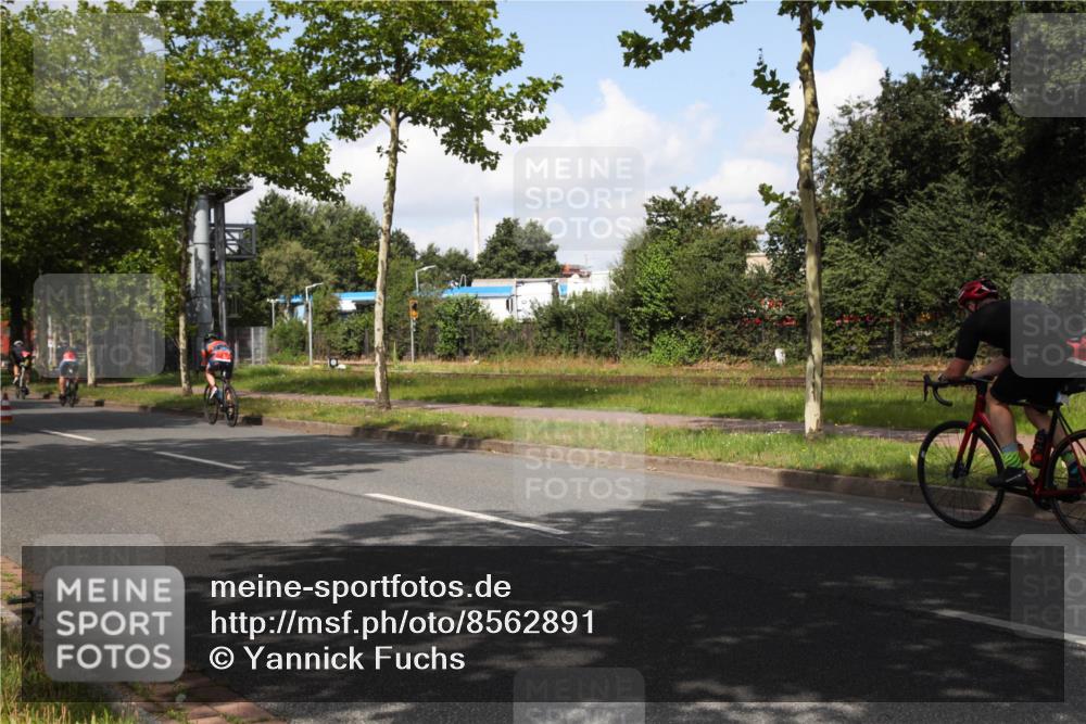 10.08.2025 - GEWOBA Citytriathlon Bremen Yannick Fuchs http://msf.ph/oto/8562891 10.08.2025 12:31:13 Radfahren 575, 621, 630, 692, 753, 801, 905 meine-sportfotos.de