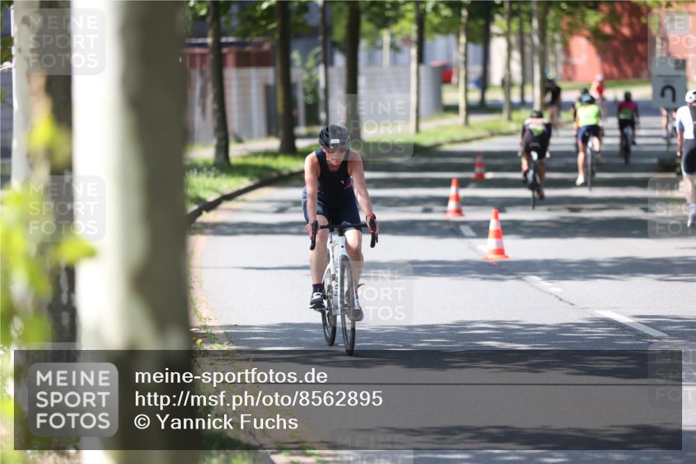 10.08.2025 - GEWOBA Citytriathlon Bremen Yannick Fuchs http://msf.ph/oto/8562895 10.08.2025 14:33:40 Radfahren 2, 25, 48, 65, 138, 440, 514, 519, 522 meine-sportfotos.de