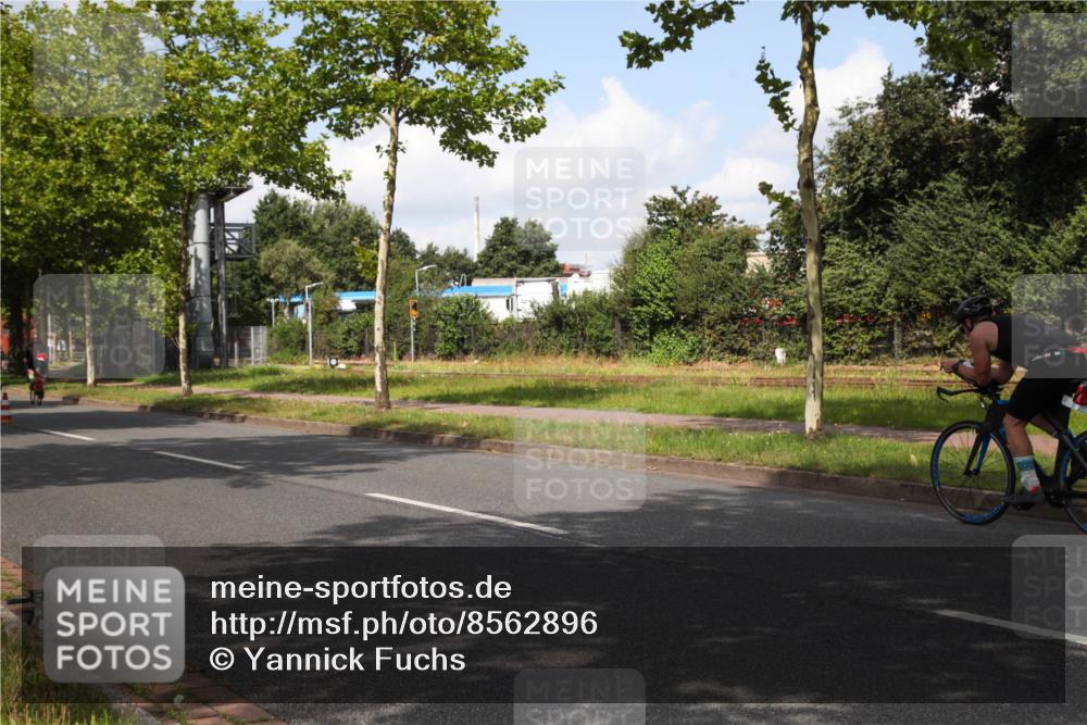 10.08.2025 - GEWOBA Citytriathlon Bremen Yannick Fuchs http://msf.ph/oto/8562896 10.08.2025 12:31:16 Radfahren 575, 616, 621, 630, 692, 753, 801, 894, 905 meine-sportfotos.de