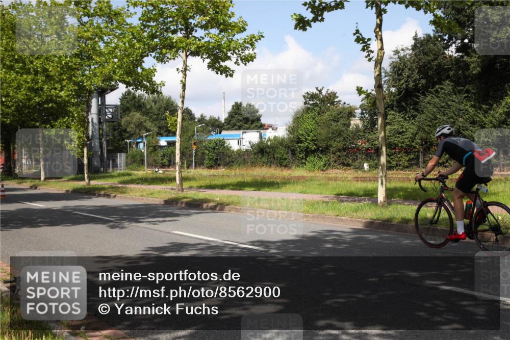 10.08.2025 - GEWOBA Citytriathlon Bremen Yannick Fuchs http://msf.ph/oto/8562900 10.08.2025 12:31:21 Radfahren 575, 616, 621, 630, 692, 753, 801, 863, 894, 905 meine-sportfotos.de