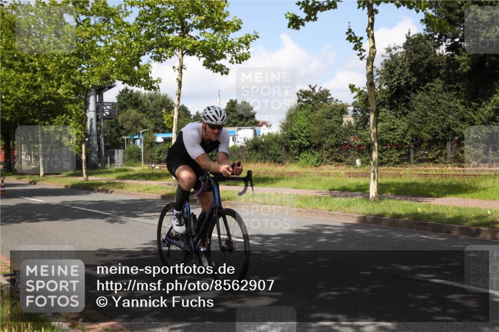 10.08.2025 - GEWOBA Citytriathlon Bremen Yannick Fuchs http://msf.ph/oto/8562907 10.08.2025 12:31:26 Radfahren 564, 575, 616, 630, 649, 753, 788, 793, 863, 894, 905 meine-sportfotos.de