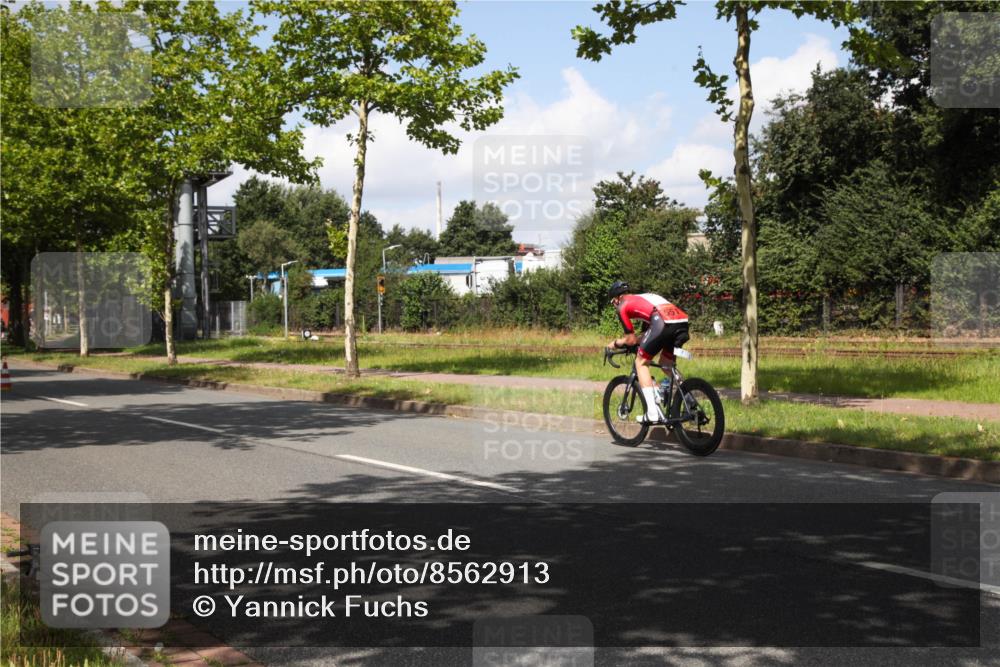 10.08.2025 - GEWOBA Citytriathlon Bremen Yannick Fuchs http://msf.ph/oto/8562913 10.08.2025 12:31:26 Radfahren 564, 575, 616, 630, 649, 753, 788, 793, 863, 894, 905 meine-sportfotos.de