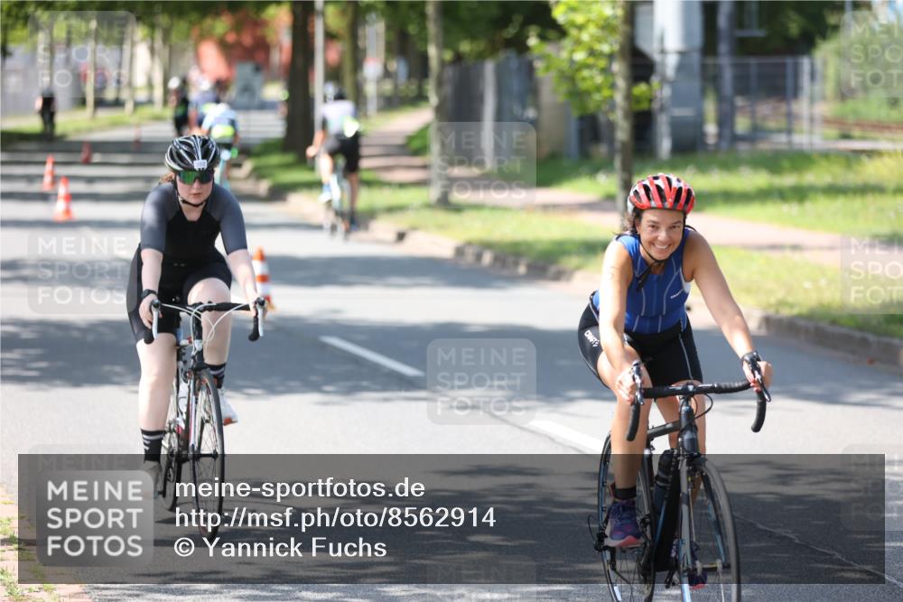 10.08.2025 - GEWOBA Citytriathlon Bremen Yannick Fuchs http://msf.ph/oto/8562914 10.08.2025 14:34:05 Radfahren 55, 92, 151, 214, 364, 388, 424, 451, 507, 515, 530 meine-sportfotos.de