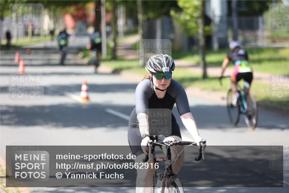 10.08.2025 - GEWOBA Citytriathlon Bremen Yannick Fuchs http://msf.ph/oto/8562916 10.08.2025 14:34:05 Radfahren 55, 92, 151, 214, 364, 388, 424, 451, 507, 515, 530 meine-sportfotos.de