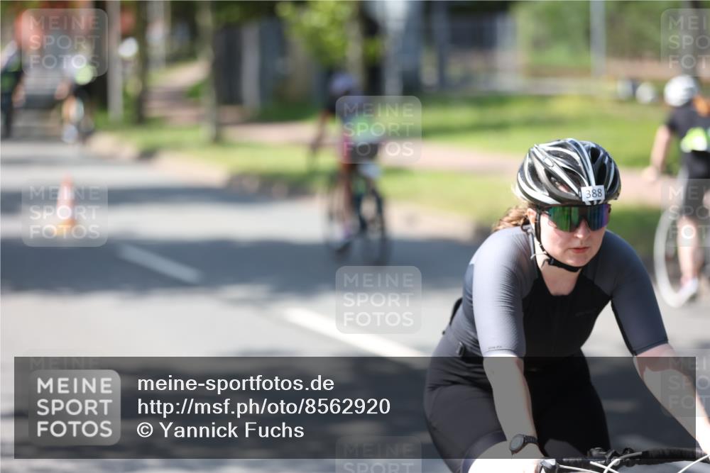 10.08.2025 - GEWOBA Citytriathlon Bremen Yannick Fuchs http://msf.ph/oto/8562920 10.08.2025 14:34:06 Radfahren 55, 92, 151, 214, 364, 388, 424, 443, 451, 507, 515, 530 meine-sportfotos.de