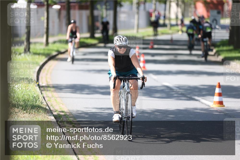 10.08.2025 - GEWOBA Citytriathlon Bremen Yannick Fuchs http://msf.ph/oto/8562923 10.08.2025 14:34:07 Radfahren 45, 55, 76, 92, 151, 214, 364, 388, 424, 443, 451, 507, 515, 530 meine-sportfotos.de
