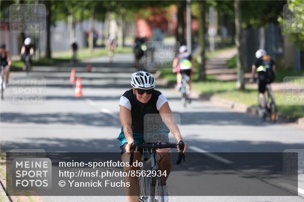 10.08.2025 - GEWOBA Citytriathlon Bremen Yannick Fuchs http://msf.ph/oto/8562934 10.08.2025 14:34:08 Radfahren 45, 55, 76, 92, 151, 214, 364, 388, 424, 443, 451, 507, 515, 530 meine-sportfotos.de