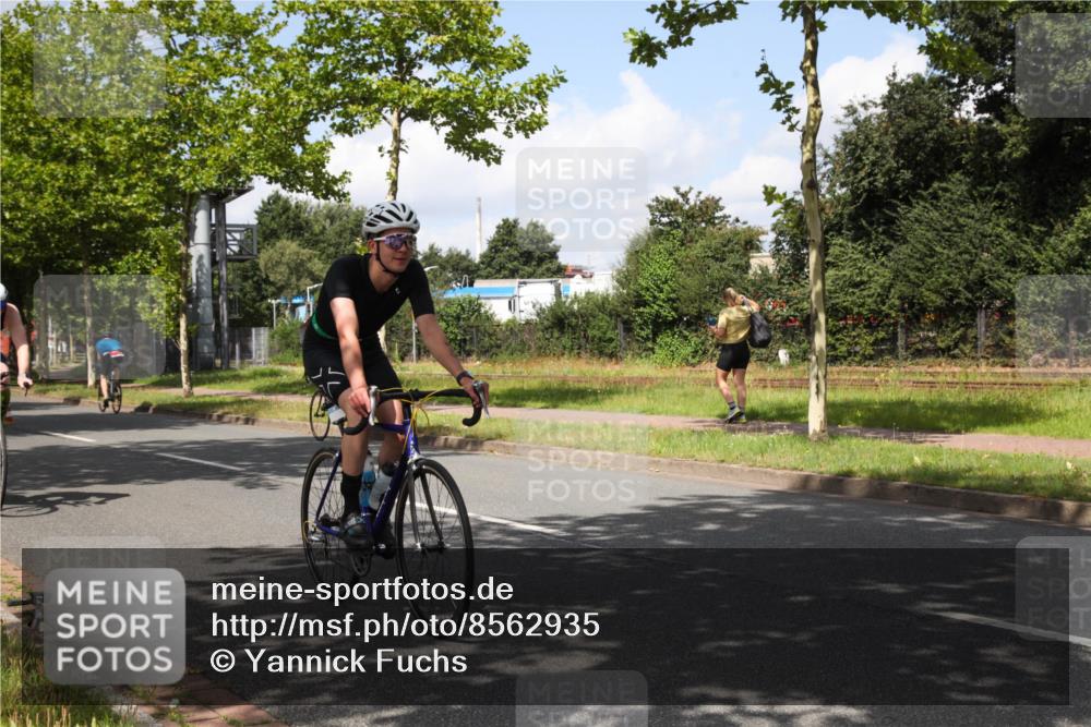 10.08.2025 - GEWOBA Citytriathlon Bremen Yannick Fuchs http://msf.ph/oto/8562935 10.08.2025 12:31:33 Radfahren 564, 616, 649, 654, 655, 788, 793, 863, 894, 905, 950 meine-sportfotos.de