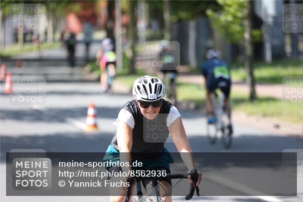 10.08.2025 - GEWOBA Citytriathlon Bremen Yannick Fuchs http://msf.ph/oto/8562936 10.08.2025 14:34:08 Radfahren 45, 55, 76, 92, 151, 214, 364, 388, 424, 443, 451, 507, 515, 530 meine-sportfotos.de