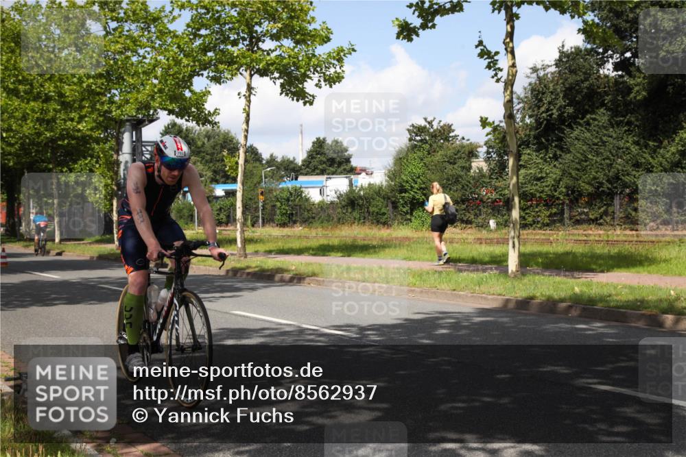 10.08.2025 - GEWOBA Citytriathlon Bremen Yannick Fuchs http://msf.ph/oto/8562937 10.08.2025 12:31:34 Radfahren 564, 616, 649, 654, 655, 666, 788, 793, 863, 894, 905, 950 meine-sportfotos.de