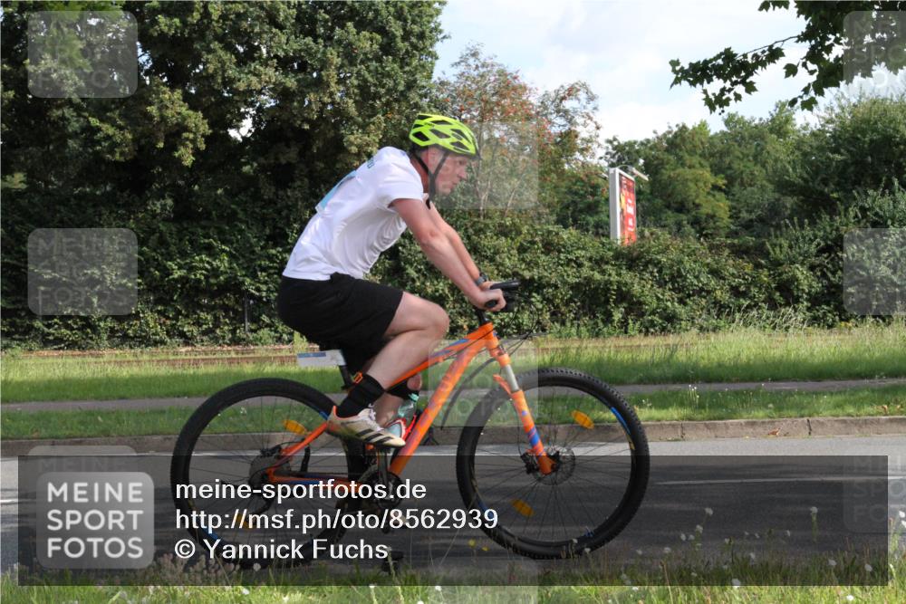 10.08.2025 - GEWOBA Citytriathlon Bremen Yannick Fuchs http://msf.ph/oto/8562939 10.08.2025 10:42:46 Radfahren 13, 17, 175, 199 meine-sportfotos.de