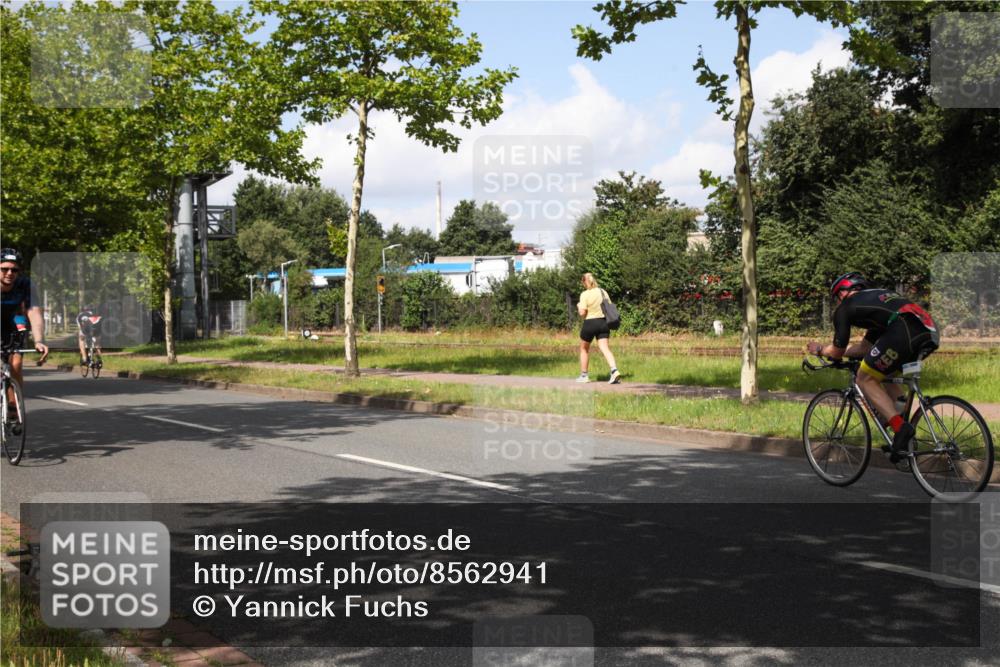10.08.2025 - GEWOBA Citytriathlon Bremen Yannick Fuchs http://msf.ph/oto/8562941 10.08.2025 12:31:35 Radfahren 564, 616, 649, 654, 655, 666, 788, 793, 863, 894, 905, 950 meine-sportfotos.de