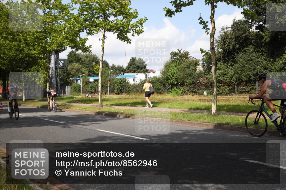 10.08.2025 - GEWOBA Citytriathlon Bremen Yannick Fuchs http://msf.ph/oto/8562946 10.08.2025 12:31:37 Radfahren 564, 616, 649, 654, 655, 666, 667, 788, 793, 863, 894, 905, 950 meine-sportfotos.de