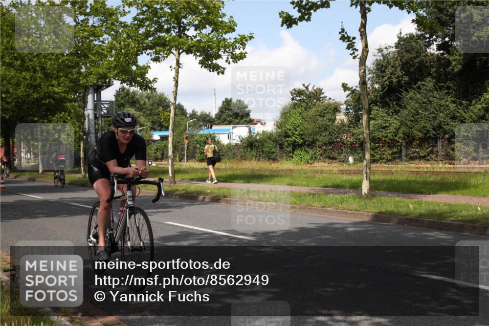 10.08.2025 - GEWOBA Citytriathlon Bremen Yannick Fuchs http://msf.ph/oto/8562949 10.08.2025 12:31:39 Radfahren 564, 616, 649, 654, 655, 666, 667, 788, 793, 863, 894, 950 meine-sportfotos.de