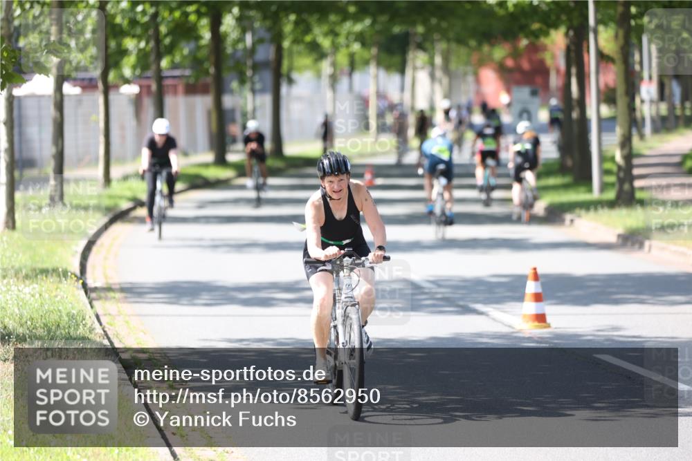 10.08.2025 - GEWOBA Citytriathlon Bremen Yannick Fuchs http://msf.ph/oto/8562950 10.08.2025 14:34:10 Radfahren 45, 55, 76, 92, 151, 214, 364, 388, 424, 443, 451, 507, 515, 530 meine-sportfotos.de