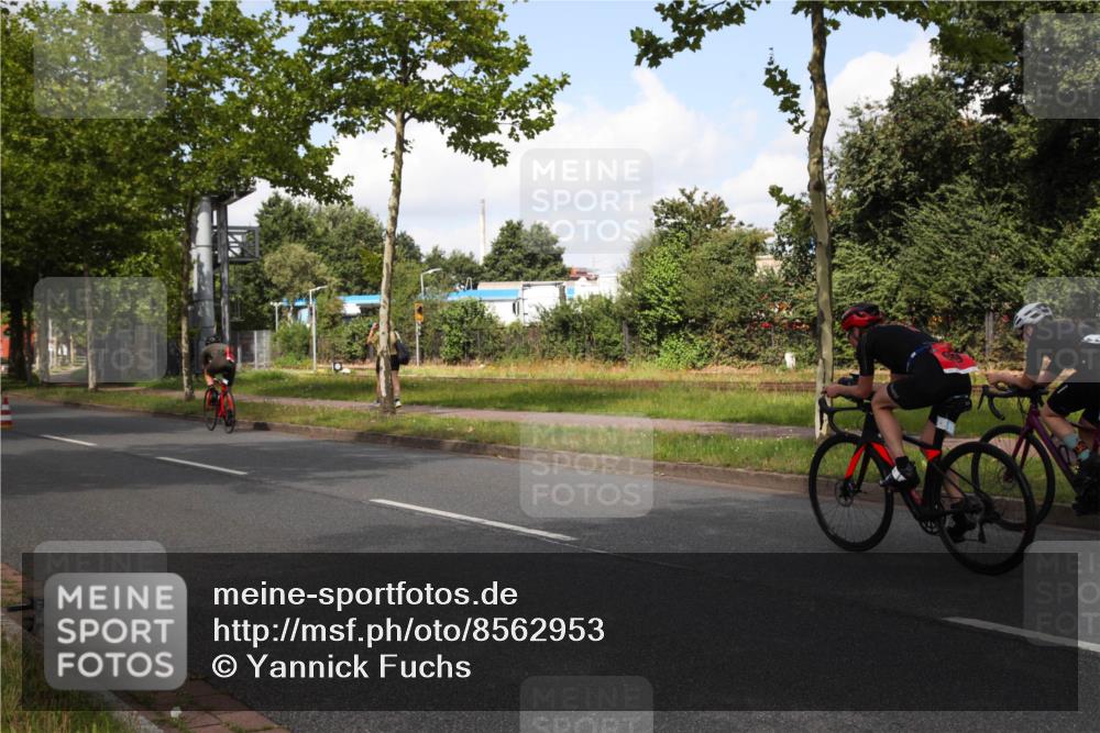 10.08.2025 - GEWOBA Citytriathlon Bremen Yannick Fuchs http://msf.ph/oto/8562953 10.08.2025 12:31:42 Radfahren 552, 564, 627, 649, 654, 655, 666, 667, 788, 793, 863, 950 meine-sportfotos.de
