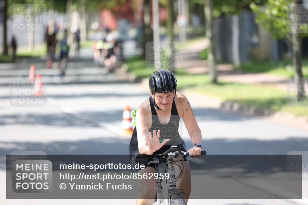 10.08.2025 - GEWOBA Citytriathlon Bremen Yannick Fuchs http://msf.ph/oto/8562959 10.08.2025 14:34:11 Radfahren 45, 55, 76, 151, 214, 364, 388, 424, 443, 451, 507, 515, 530 meine-sportfotos.de
