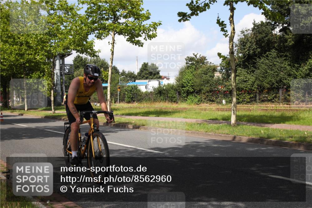10.08.2025 - GEWOBA Citytriathlon Bremen Yannick Fuchs http://msf.ph/oto/8562960 10.08.2025 12:31:50 Radfahren 552, 615, 627, 654, 655, 657, 666, 667, 689, 770, 839, 873, 876, 897, 950 meine-sportfotos.de