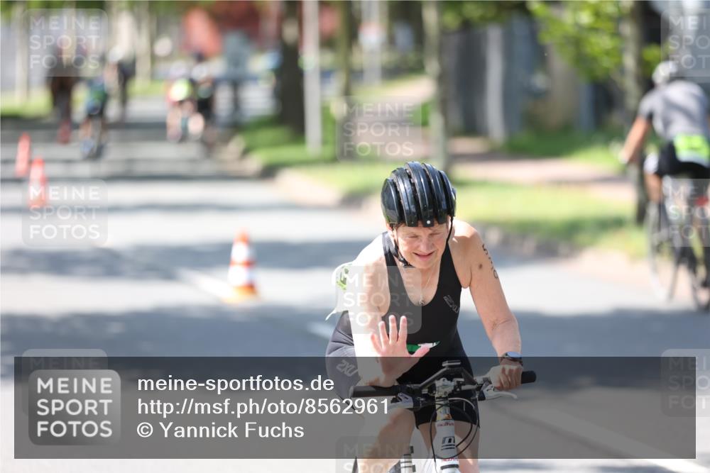 10.08.2025 - GEWOBA Citytriathlon Bremen Yannick Fuchs http://msf.ph/oto/8562961 10.08.2025 14:34:11 Radfahren 45, 55, 76, 151, 214, 364, 388, 424, 443, 451, 507, 515, 530 meine-sportfotos.de