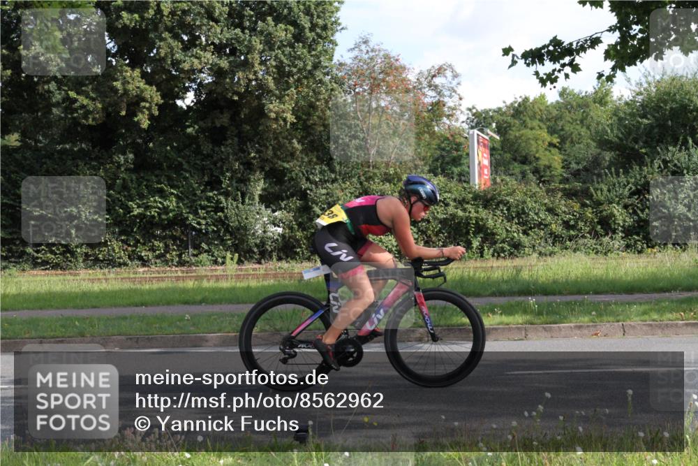 10.08.2025 - GEWOBA Citytriathlon Bremen Yannick Fuchs http://msf.ph/oto/8562962 10.08.2025 10:43:01 Radfahren 51, 149, 438 meine-sportfotos.de