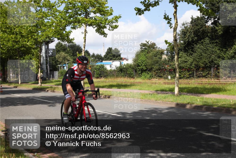 10.08.2025 - GEWOBA Citytriathlon Bremen Yannick Fuchs http://msf.ph/oto/8562963 10.08.2025 12:31:53 Radfahren 552, 615, 627, 654, 657, 666, 667, 689, 770, 839, 857, 873, 876, 888, 897 meine-sportfotos.de