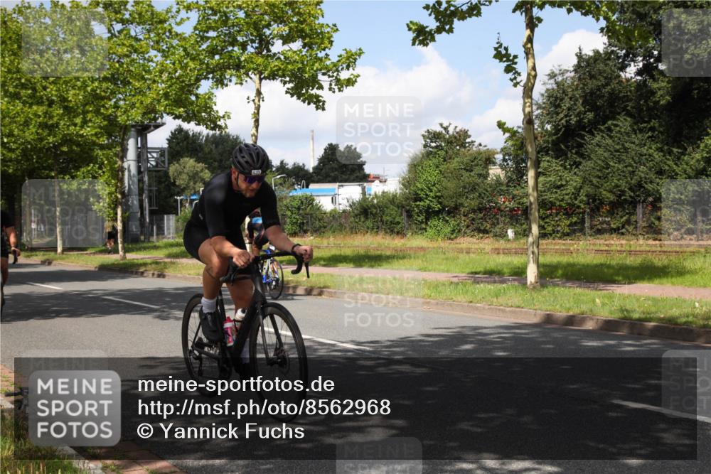 10.08.2025 - GEWOBA Citytriathlon Bremen Yannick Fuchs http://msf.ph/oto/8562968 10.08.2025 12:31:55 Radfahren 552, 615, 627, 657, 666, 667, 689, 770, 838, 839, 857, 873, 876, 888, 897 meine-sportfotos.de