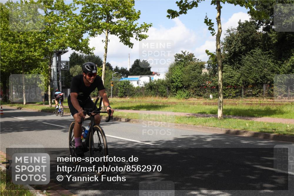 10.08.2025 - GEWOBA Citytriathlon Bremen Yannick Fuchs http://msf.ph/oto/8562970 10.08.2025 12:31:55 Radfahren 552, 615, 627, 657, 666, 667, 689, 770, 838, 839, 857, 873, 876, 888, 897 meine-sportfotos.de