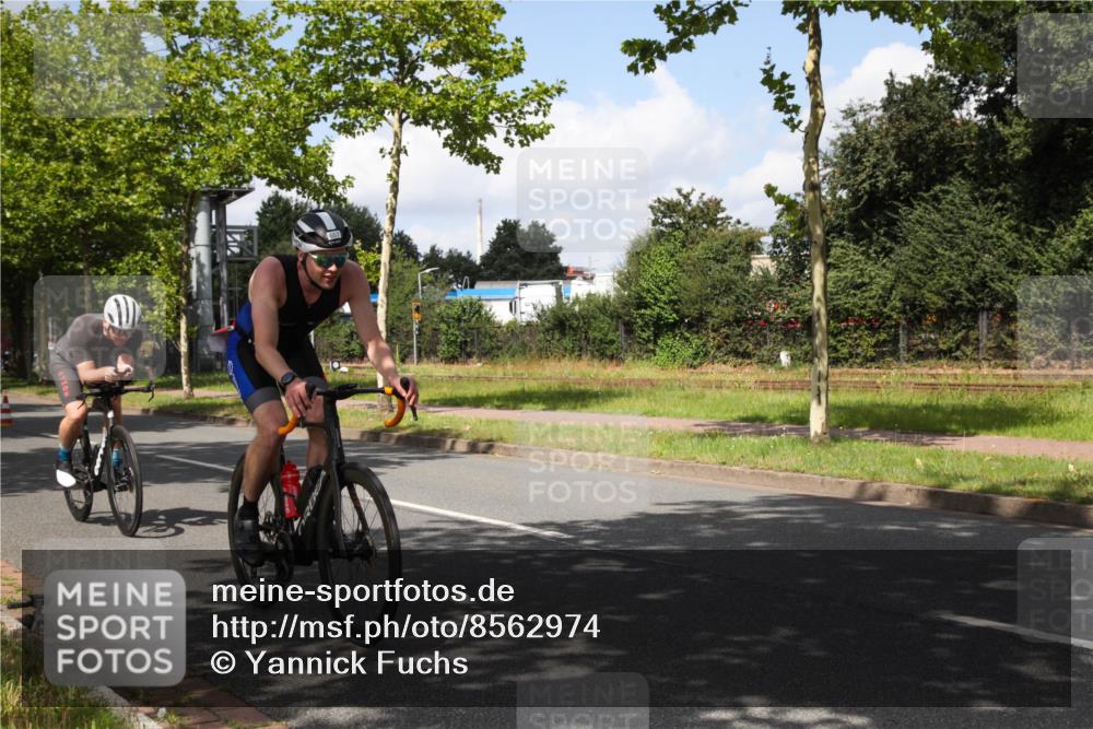 10.08.2025 - GEWOBA Citytriathlon Bremen Yannick Fuchs http://msf.ph/oto/8562974 10.08.2025 12:31:57 Radfahren 552, 615, 627, 657, 666, 667, 689, 770, 806, 838, 839, 857, 873, 876, 888, 897 meine-sportfotos.de