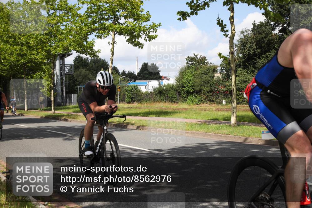 10.08.2025 - GEWOBA Citytriathlon Bremen Yannick Fuchs http://msf.ph/oto/8562976 10.08.2025 12:31:57 Radfahren 552, 615, 627, 657, 666, 667, 689, 770, 806, 838, 839, 857, 873, 876, 888, 897 meine-sportfotos.de