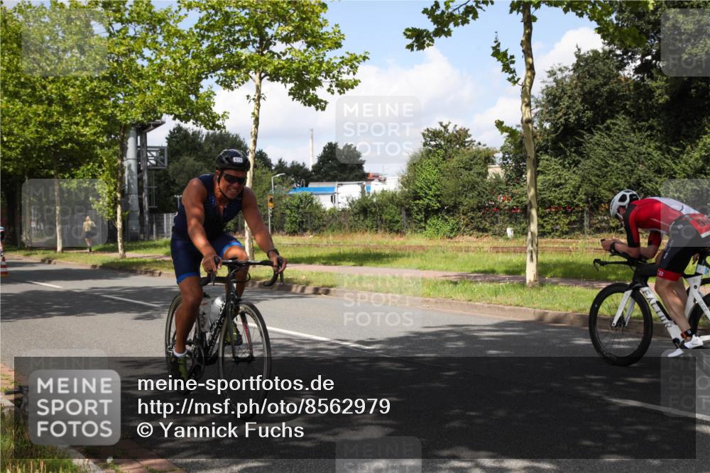 10.08.2025 - GEWOBA Citytriathlon Bremen Yannick Fuchs http://msf.ph/oto/8562979 10.08.2025 12:31:58 Radfahren 552, 615, 627, 657, 666, 667, 689, 770, 806, 838, 839, 857, 873, 876, 888, 897 meine-sportfotos.de