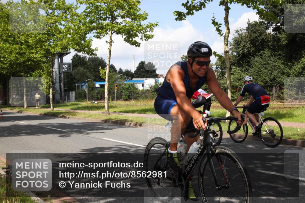 10.08.2025 - GEWOBA Citytriathlon Bremen Yannick Fuchs http://msf.ph/oto/8562981 10.08.2025 12:31:58 Radfahren 552, 615, 627, 657, 666, 667, 689, 770, 806, 838, 839, 857, 873, 876, 888, 897 meine-sportfotos.de