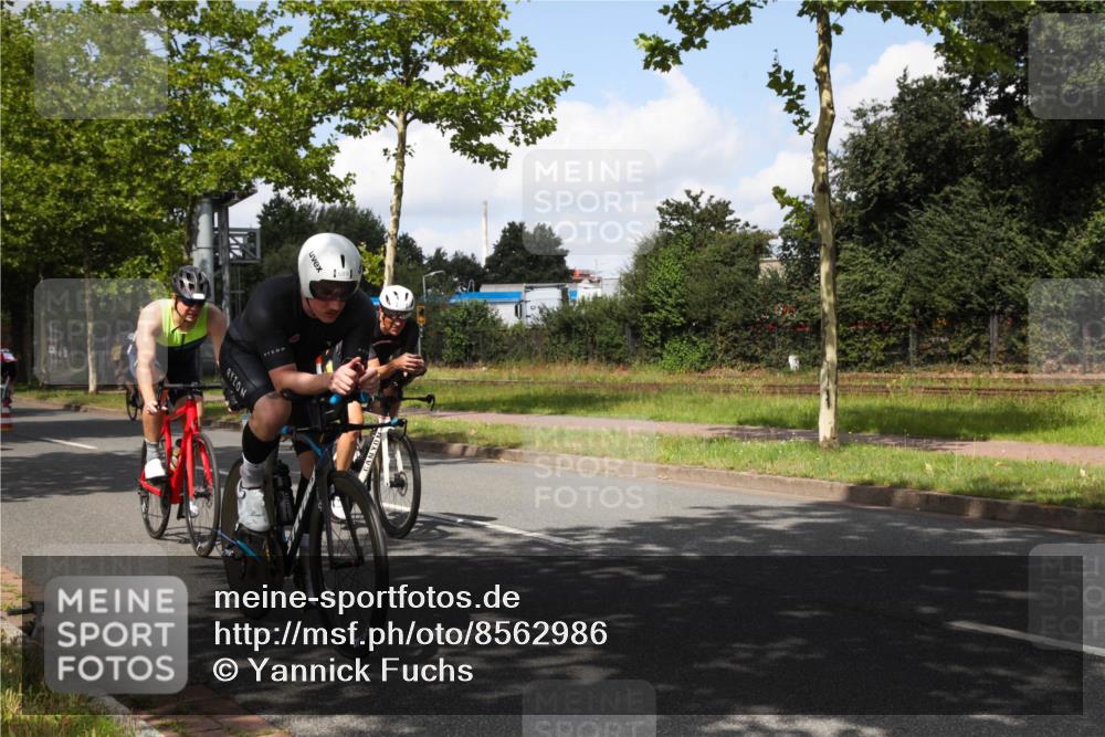 10.08.2025 - GEWOBA Citytriathlon Bremen Yannick Fuchs http://msf.ph/oto/8562986 10.08.2025 12:32:01 Radfahren 552, 615, 627, 657, 667, 682, 689, 770, 806, 838, 839, 857, 873, 876, 888, 897 meine-sportfotos.de