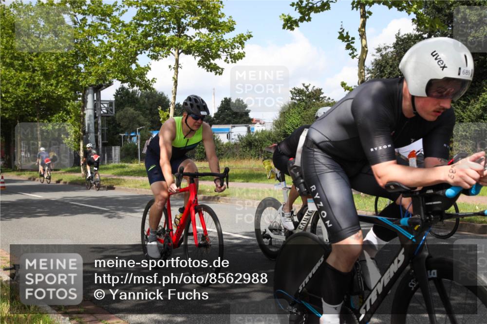 10.08.2025 - GEWOBA Citytriathlon Bremen Yannick Fuchs http://msf.ph/oto/8562988 10.08.2025 12:32:01 Radfahren 552, 615, 627, 657, 667, 682, 689, 770, 806, 838, 839, 857, 873, 876, 888, 897 meine-sportfotos.de