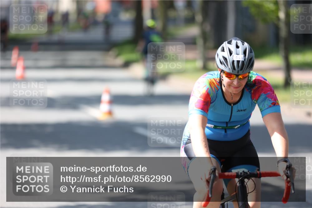 10.08.2025 - GEWOBA Citytriathlon Bremen Yannick Fuchs http://msf.ph/oto/8562990 10.08.2025 14:34:22 Radfahren 45, 76, 79, 88, 143, 144, 146, 214, 304, 316, 364, 375, 392, 424, 443, 515, 524 meine-sportfotos.de
