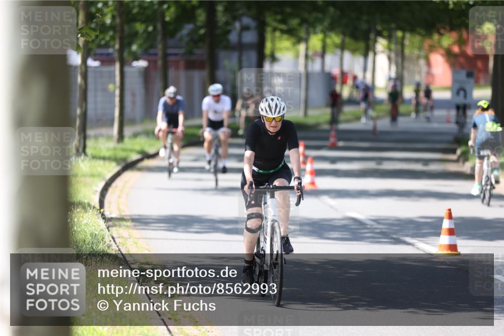 10.08.2025 - GEWOBA Citytriathlon Bremen Yannick Fuchs http://msf.ph/oto/8562993 10.08.2025 14:34:23 Radfahren 45, 76, 79, 88, 143, 144, 146, 214, 304, 316, 375, 392, 424, 443, 515, 524 meine-sportfotos.de