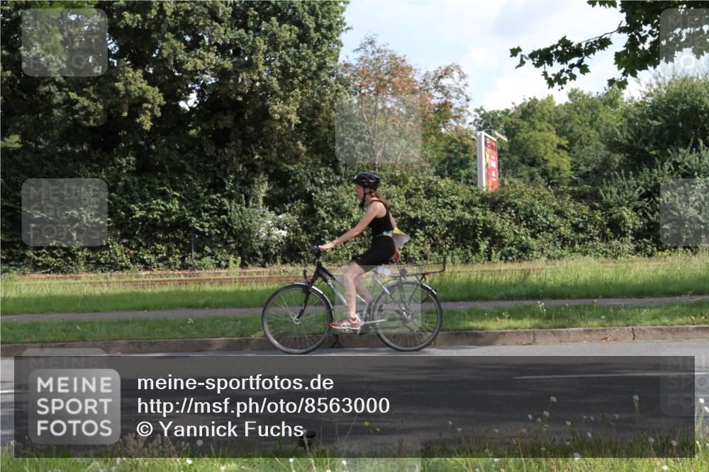 10.08.2025 - GEWOBA Citytriathlon Bremen Yannick Fuchs http://msf.ph/oto/8563000 10.08.2025 10:43:29 Radfahren 27, 53, 217, 361, 422 meine-sportfotos.de
