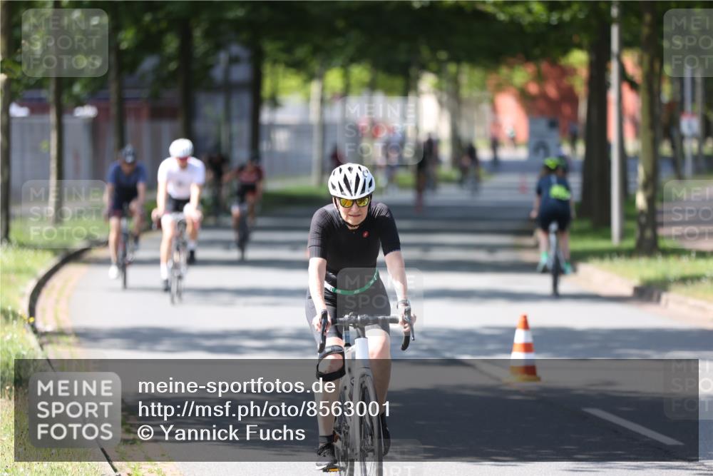 10.08.2025 - GEWOBA Citytriathlon Bremen Yannick Fuchs http://msf.ph/oto/8563001 10.08.2025 14:34:23 Radfahren 45, 76, 79, 88, 143, 144, 146, 214, 304, 316, 375, 392, 424, 443, 515, 524 meine-sportfotos.de