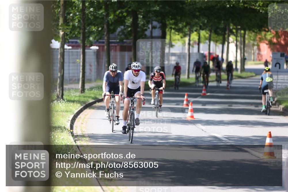 10.08.2025 - GEWOBA Citytriathlon Bremen Yannick Fuchs http://msf.ph/oto/8563005 10.08.2025 14:34:24 Radfahren 45, 76, 79, 88, 143, 144, 146, 214, 304, 316, 375, 392, 424, 443, 515, 524 meine-sportfotos.de