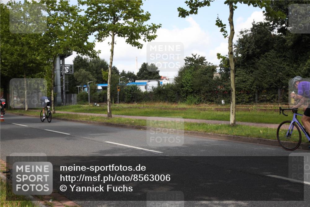 10.08.2025 - GEWOBA Citytriathlon Bremen Yannick Fuchs http://msf.ph/oto/8563006 10.08.2025 12:32:09 Radfahren 551, 615, 657, 682, 689, 735, 770, 806, 838, 839, 857, 873, 876, 888, 897 meine-sportfotos.de