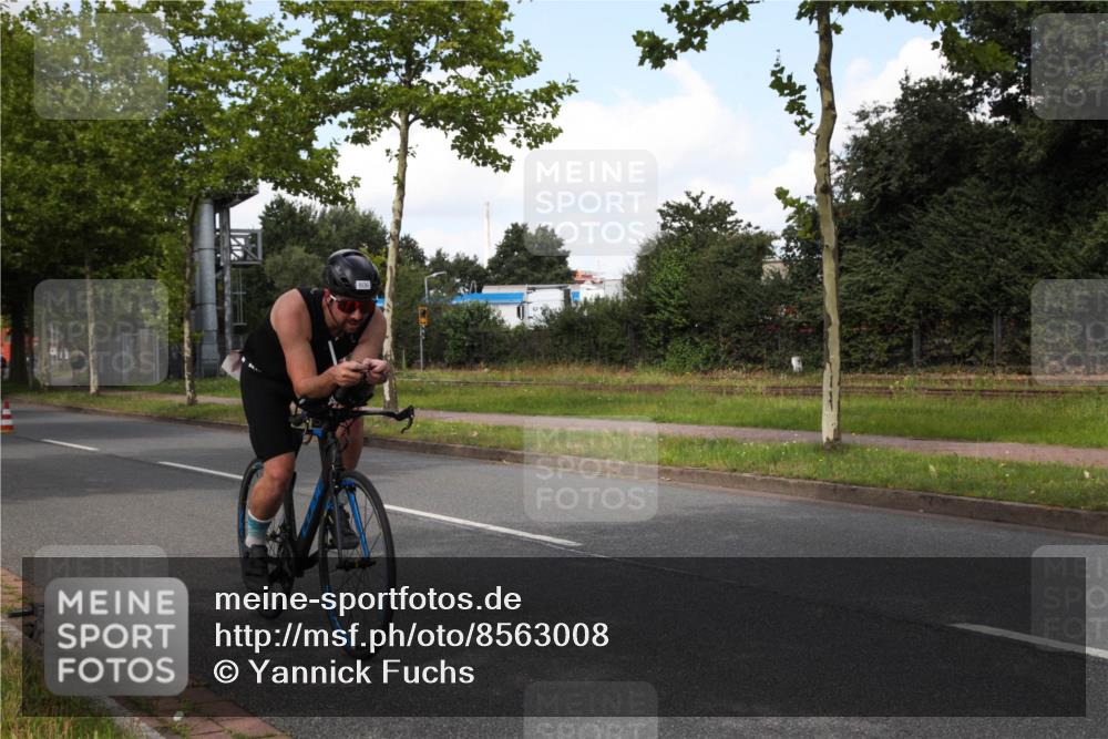 10.08.2025 - GEWOBA Citytriathlon Bremen Yannick Fuchs http://msf.ph/oto/8563008 10.08.2025 12:32:10 Radfahren 551, 657, 682, 689, 735, 770, 806, 838, 839, 857, 873, 876, 888, 897 meine-sportfotos.de
