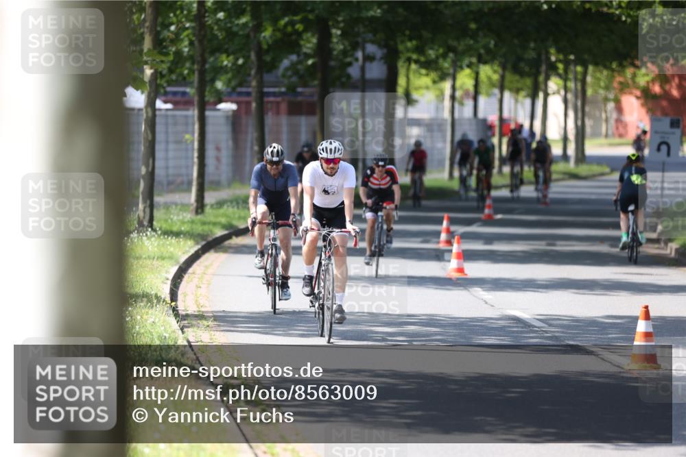 10.08.2025 - GEWOBA Citytriathlon Bremen Yannick Fuchs http://msf.ph/oto/8563009 10.08.2025 14:34:24 Radfahren 45, 76, 79, 88, 143, 144, 146, 214, 304, 316, 375, 392, 424, 443, 515, 524 meine-sportfotos.de