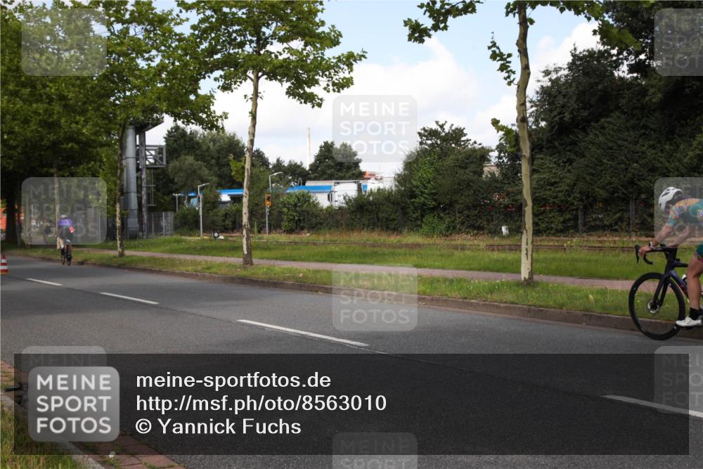 10.08.2025 - GEWOBA Citytriathlon Bremen Yannick Fuchs http://msf.ph/oto/8563010 10.08.2025 12:32:12 Radfahren 551, 682, 689, 735, 770, 806, 838, 839, 857, 876, 888, 897 meine-sportfotos.de