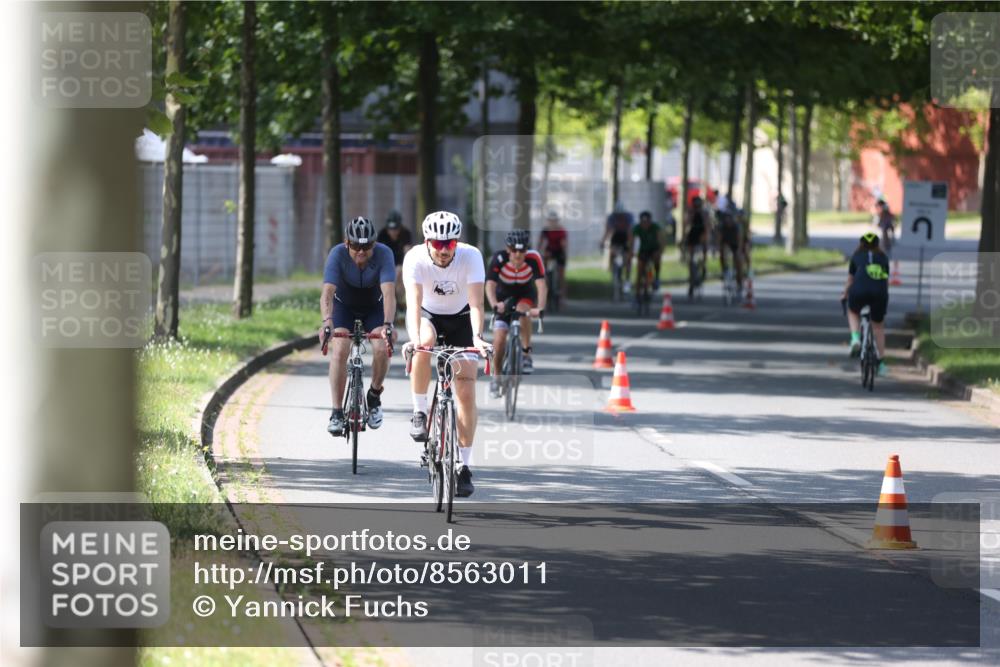 10.08.2025 - GEWOBA Citytriathlon Bremen Yannick Fuchs http://msf.ph/oto/8563011 10.08.2025 14:34:25 Radfahren 45, 76, 79, 88, 143, 144, 146, 214, 304, 316, 375, 392, 424, 443, 465, 515, 524 meine-sportfotos.de