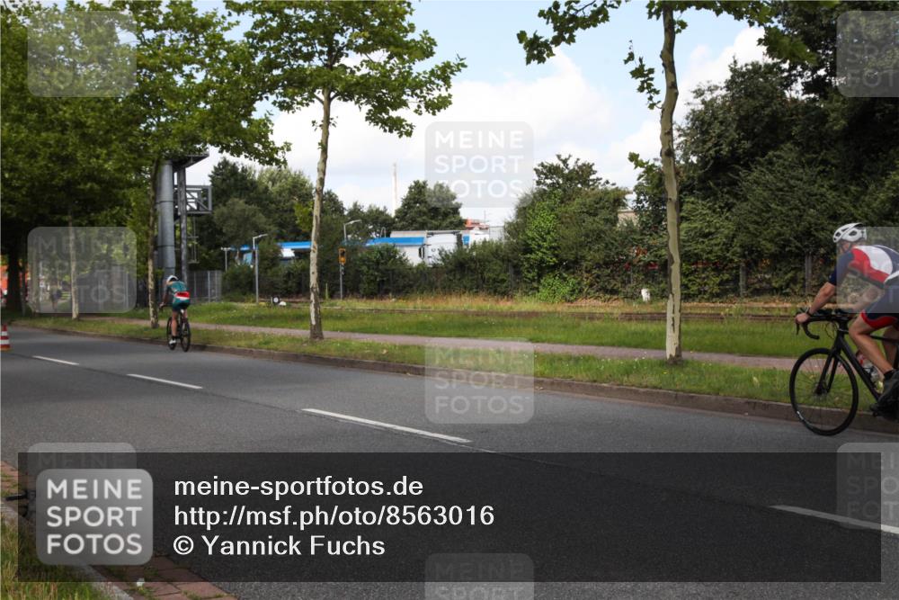 10.08.2025 - GEWOBA Citytriathlon Bremen Yannick Fuchs http://msf.ph/oto/8563016 10.08.2025 12:32:14 Radfahren 551, 648, 682, 735, 776, 806, 838, 857, 876, 888, 897 meine-sportfotos.de
