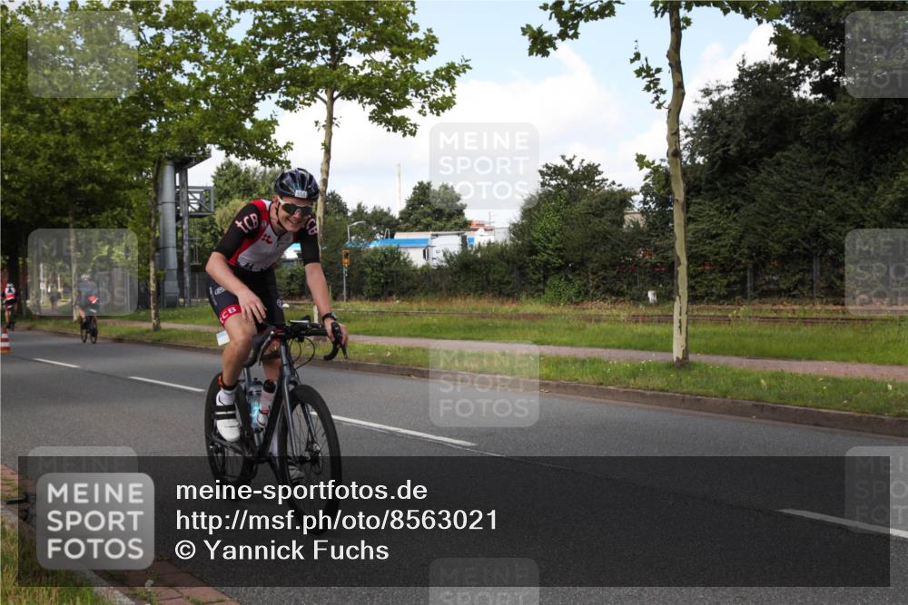10.08.2025 - GEWOBA Citytriathlon Bremen Yannick Fuchs http://msf.ph/oto/8563021 10.08.2025 12:32:18 Radfahren 551, 641, 648, 682, 735, 776, 806, 838, 840 meine-sportfotos.de