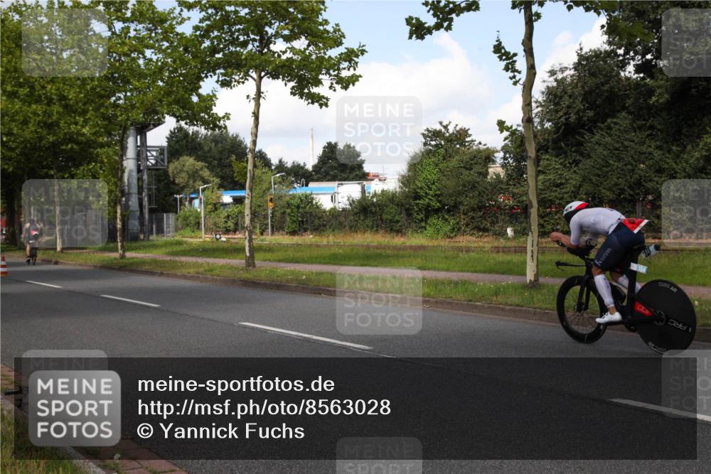 10.08.2025 - GEWOBA Citytriathlon Bremen Yannick Fuchs http://msf.ph/oto/8563028 10.08.2025 12:32:23 Radfahren 551, 641, 643, 648, 682, 735, 776, 840, 959 meine-sportfotos.de