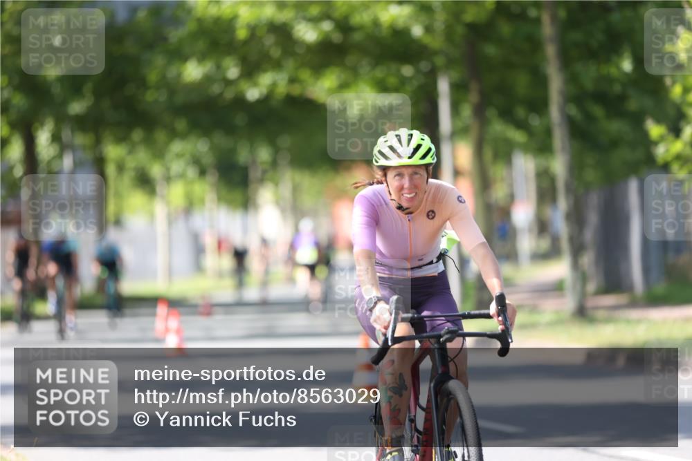 10.08.2025 - GEWOBA Citytriathlon Bremen Yannick Fuchs http://msf.ph/oto/8563029 10.08.2025 14:34:48 Radfahren 23, 31, 72, 268, 300, 413, 465, 502, 511 meine-sportfotos.de