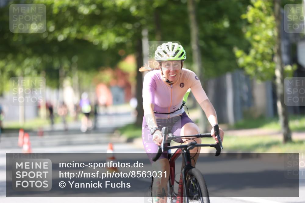 10.08.2025 - GEWOBA Citytriathlon Bremen Yannick Fuchs http://msf.ph/oto/8563031 10.08.2025 14:34:48 Radfahren 23, 31, 72, 268, 300, 413, 465, 502, 511 meine-sportfotos.de