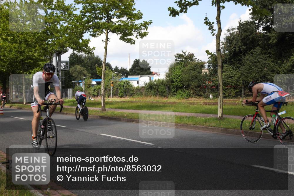 10.08.2025 - GEWOBA Citytriathlon Bremen Yannick Fuchs http://msf.ph/oto/8563032 10.08.2025 12:32:24 Radfahren 551, 641, 643, 648, 682, 735, 776, 840, 959 meine-sportfotos.de